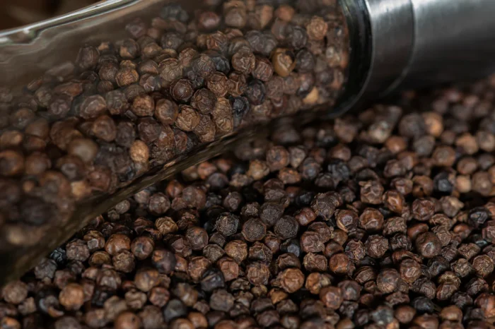 Whole Black Pepper - Image 3